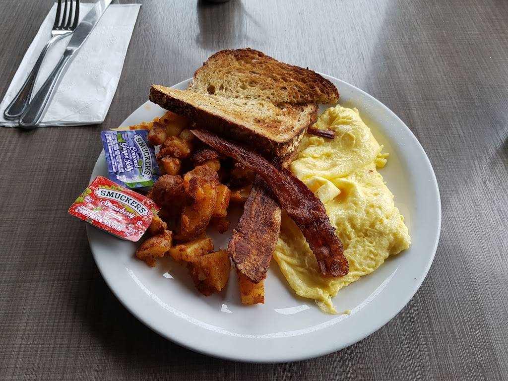 Ideal Bar & Grill | restaurant | 106 Beach St, Santa Cruz, CA 95060, USA | 8314235271 OR +1 831-423-5271