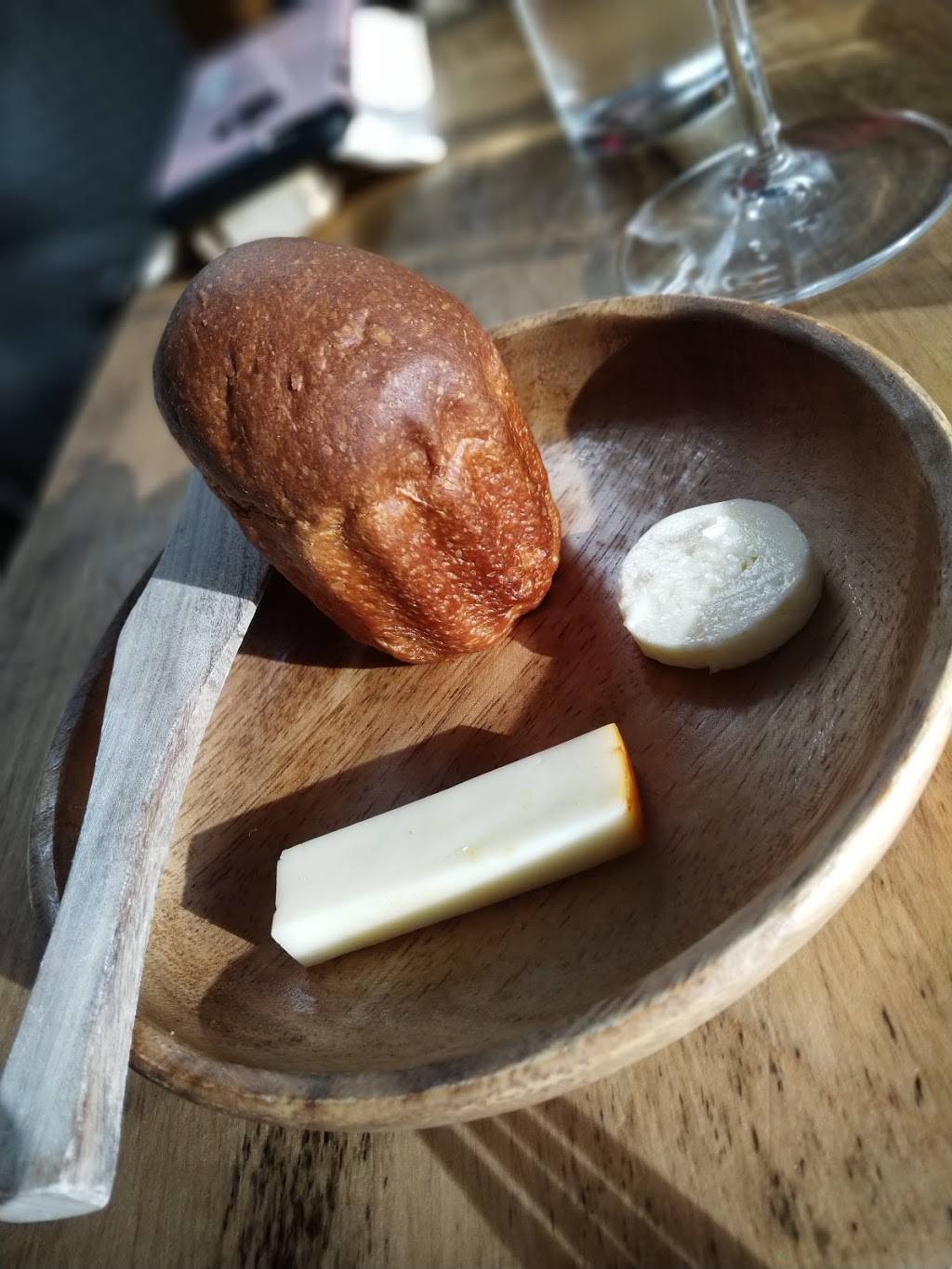 Ardent | restaurant | 1751 N Farwell Ave, Milwaukee, WI 53202, USA | 4148977022 OR +1 414-897-7022