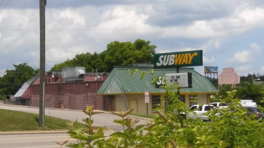 Subway | restaurant | 305 W Trinity Ln, Nashville, TN 37207, USA | 6152583662 OR +1 615-258-3662
