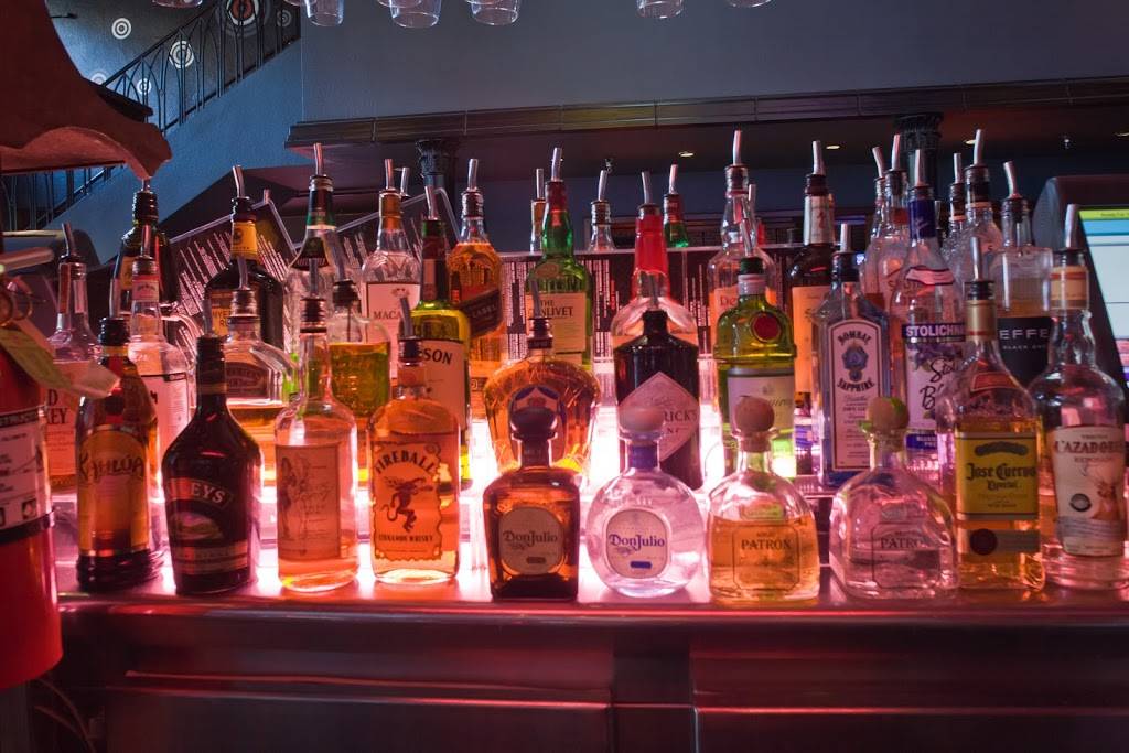 Qs Billiard Club & Restaurant | night club | 11835 Wilshire Blvd, Los Angeles, CA 90025, USA | 3104777550 OR +1 310-477-7550