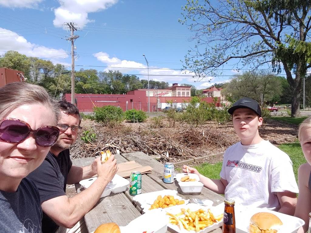 Bresinas Carry Out | meal takeaway | 10 Jefferson Ave, Chippewa Falls, WI 54729, USA | 7157237869 OR +1 715-723-7869