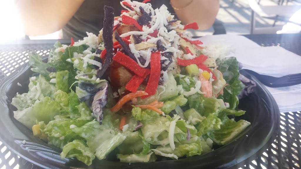 Fugazzis | restaurant | 8338, 5345 W Cypress Ave, Visalia, CA 93277, USA | 5596352790 OR +1 559-635-2790