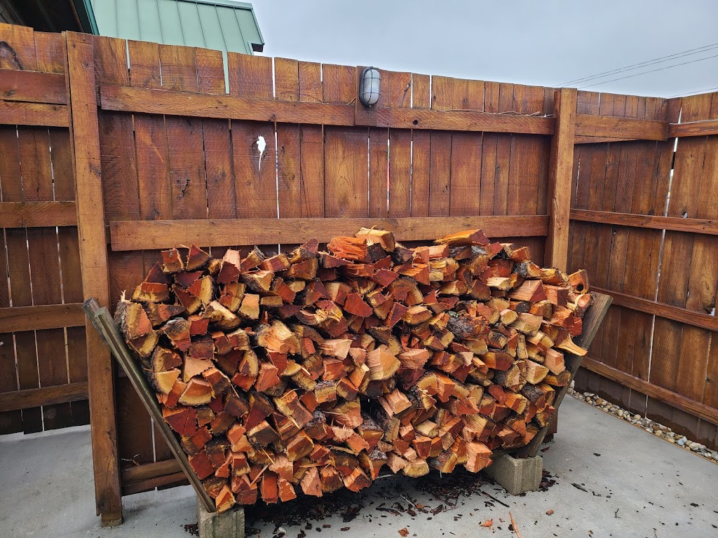 Lickin My Chicken & Pullin My Pork BBQ | restaurant | 10325 IL-33, Effingham, IL 62401, USA | 2179943551 OR +1 217-994-3551