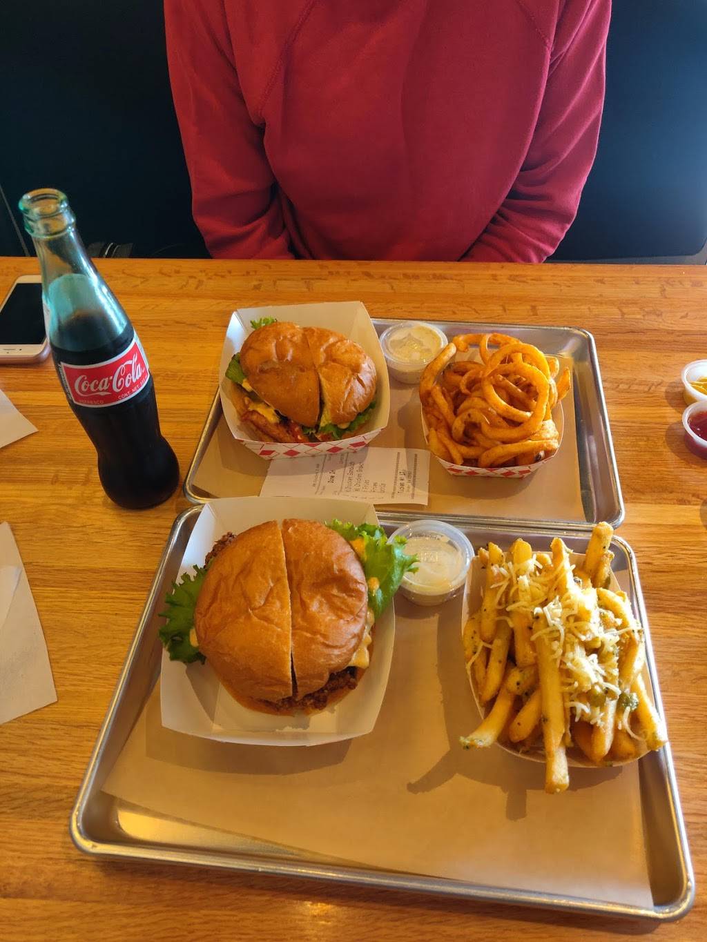 Beeps Burgers | restaurant | 24703 Amador St, Hayward, CA 94544, USA | 5104703022 OR +1 510-470-3022