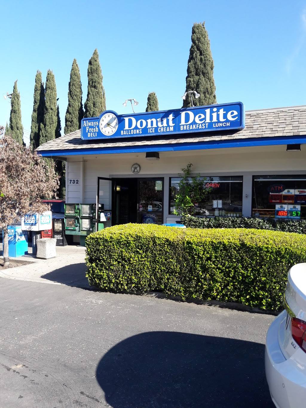 Donut Delite | bakery | 732 Willow Rd, Menlo Park, CA 94025, USA | 6503229789 OR +1 650-322-9789
