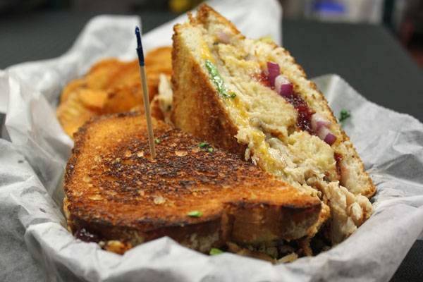 Harp & Dragon Pub | restaurant | 130 Main St, Norwich, CT 06360, USA | 8608850147 OR +1 860-885-0147