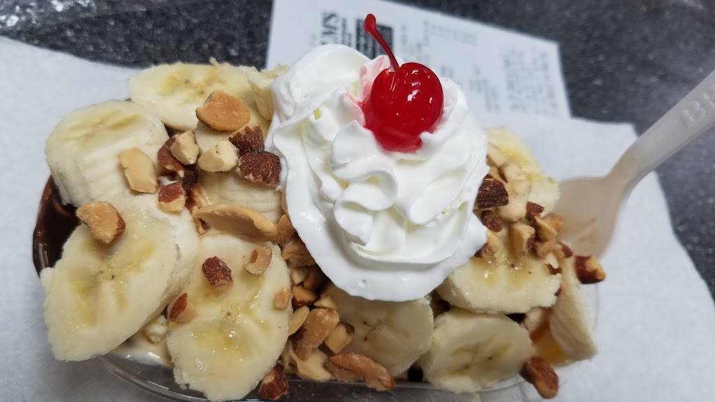 Braums Ice Cream & Burger Restaurant | restaurant | 4303 W Illinois Ave, Dallas, TX 75211, USA | 2143370968 OR +1 214-337-0968