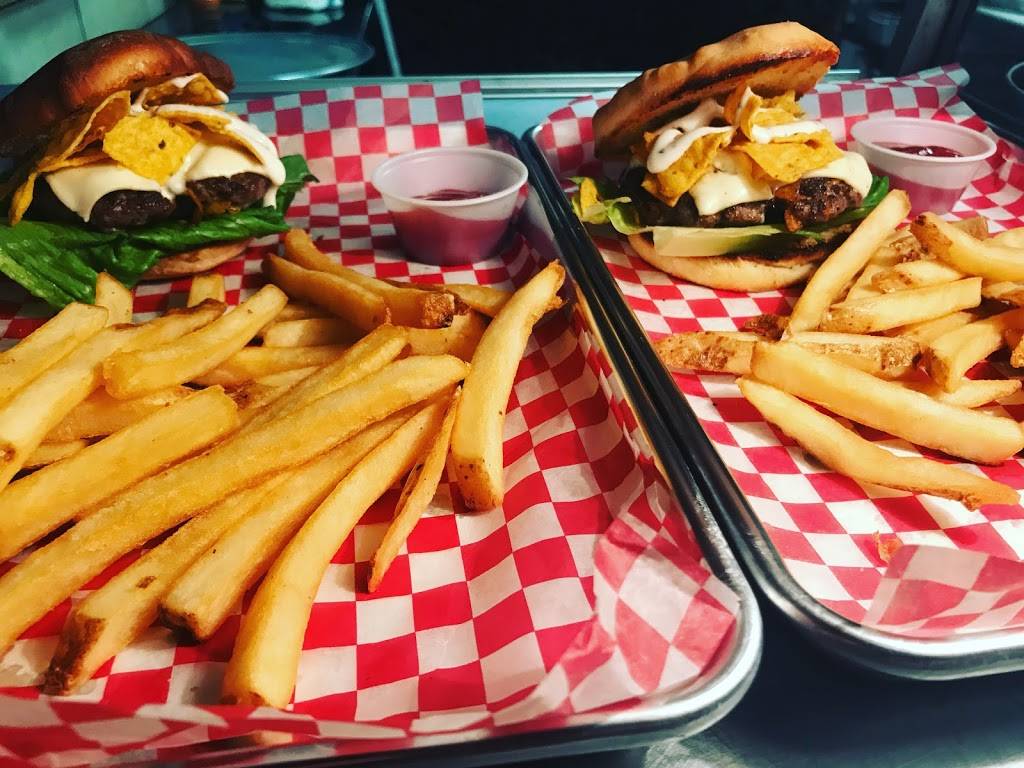 The Gas and Oil Grill | restaurant | Glenwood Shopping Plaza, Oneida, NY 13421, USA | 3153619900 OR +1 315-361-9900