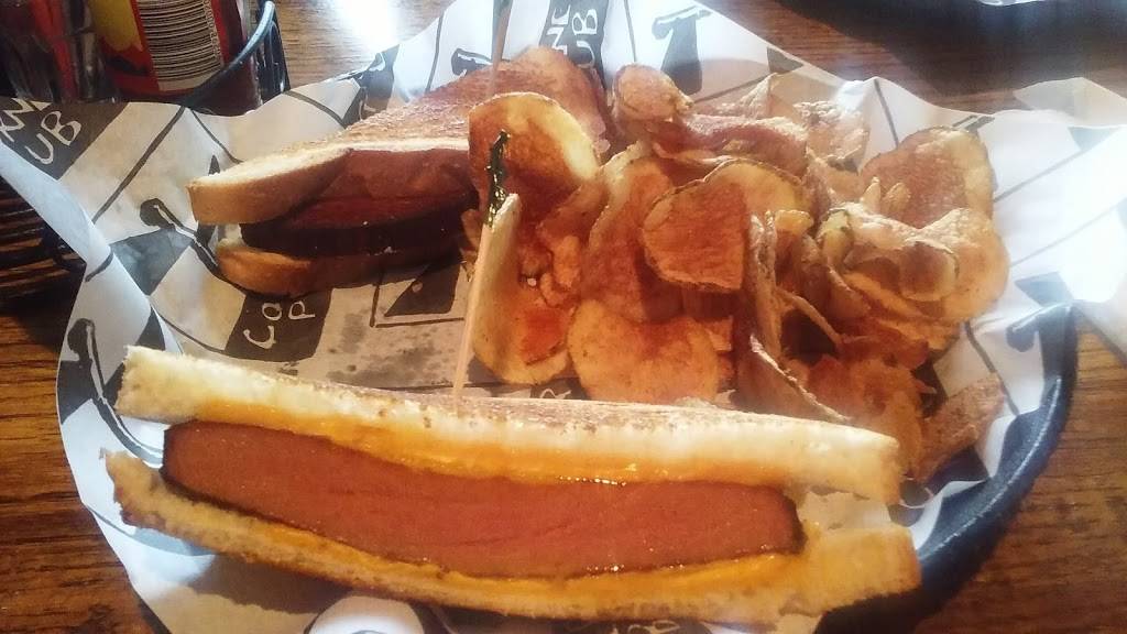 Corner Pub in the Woods | restaurant | 8058 TN-100, Nashville, TN 37221, USA | 6158669919 OR +1 615-866-9919