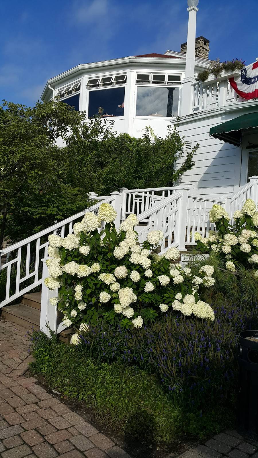 Round Island Bar & Grill | restaurant | One Lake Shore Dr, Mackinac Island, MI 49757, USA | 9068473000 OR +1 906-847-3000