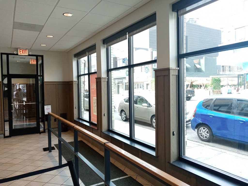 Chick-fil-A | restaurant | 3500 N Clark St, Chicago, IL 60657, USA | 3123194441 OR +1 312-319-4441