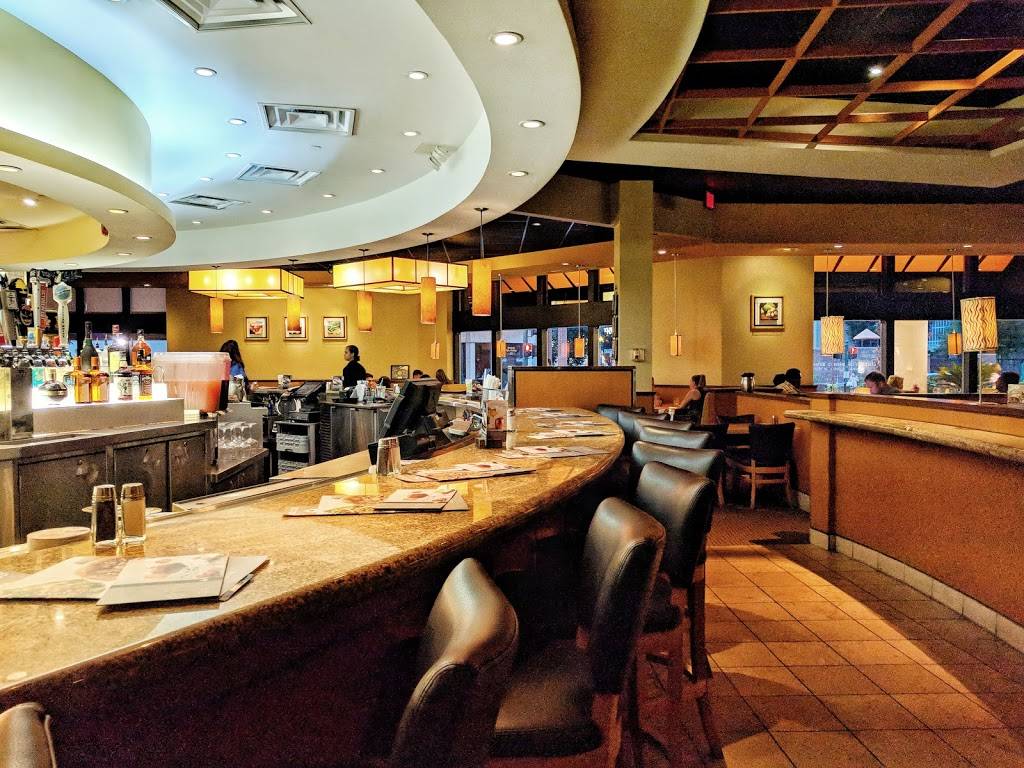 California Pizza Kitchen at MacArthur Center | restaurant | 300 Monticello Ave Suite 149, Norfolk, VA 23510, USA | 7576227190 OR +1 757-622-7190