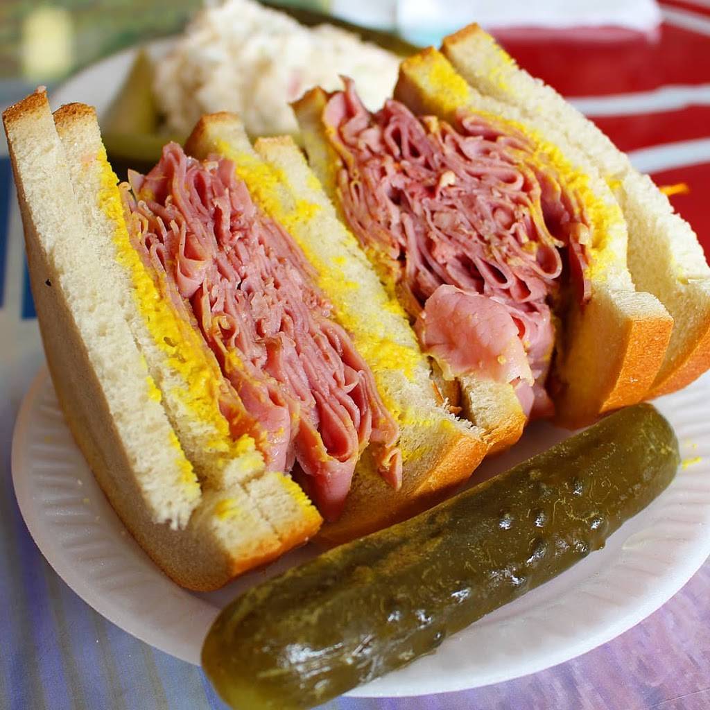 Wolfies deli | restaurant | 670 Sheppard Ave W, Toronto, ON M3H 2S5, Canada | 4166389653 OR +1 416-638-9653