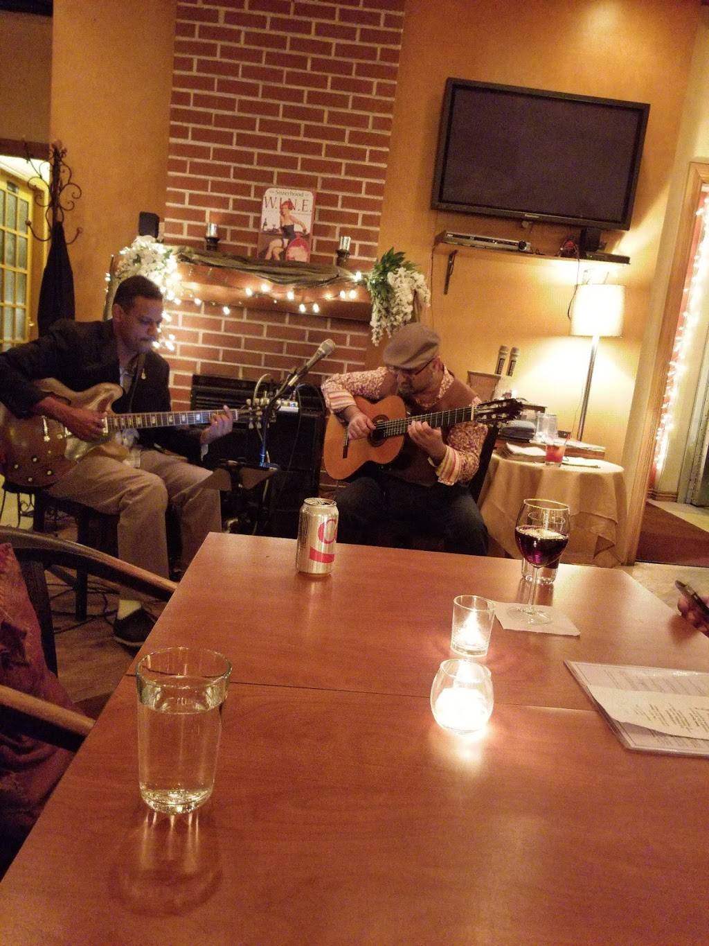 Ciao! Cafe & Wine Lounge | restaurant | 939 W Madison St, Chicago, IL 60607, USA | 3128502426 OR +1 312-850-2426