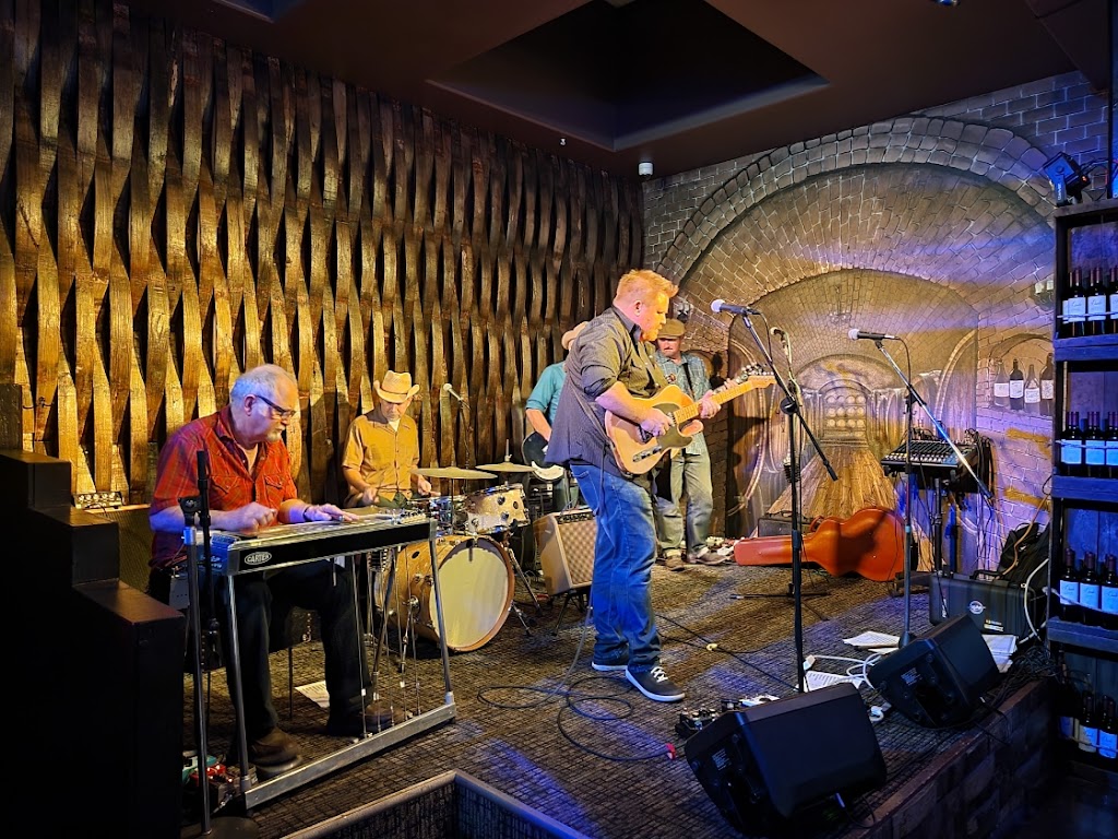 The Twist On Main | restaurant | 454 E Main St, Ventura, CA 93001, USA | 8056410053 OR +1 805-641-0053