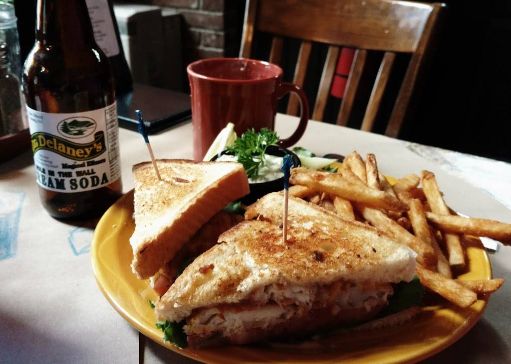 Delaneys Hole In the Wall | restaurant | 2966 White Mountain Hwy, North Conway, NH 03860, USA | 6033567776 OR +1 603-356-7776