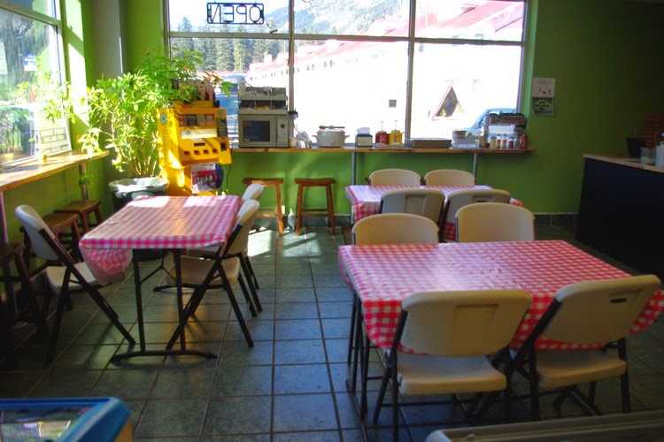 Pie For the People NW | restaurant | State, 741 WA-906, Snoqualmie Pass, WA 98068, USA | 4255187799 OR +1 425-518-7799