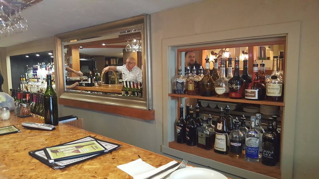 Johnny Macaronis | meal takeaway | 572 West St, East Bridgewater, MA 02333, USA | 5083789335 OR +1 508-378-9335