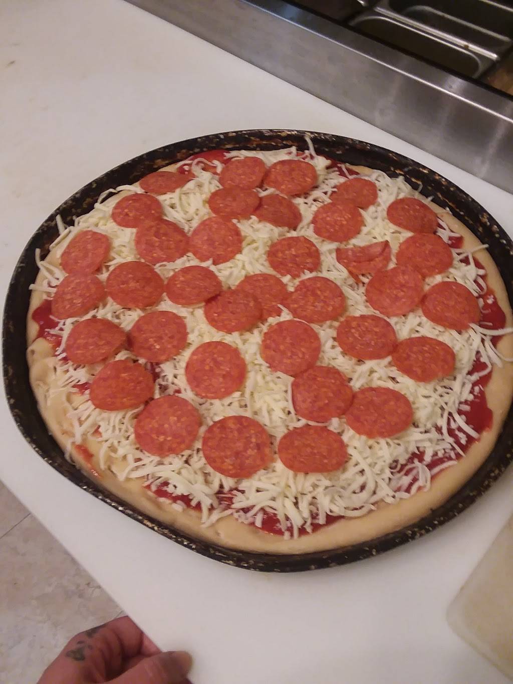 Roccos Pizza | restaurant | 2008 East Ave, Akron, OH 44314, USA | 3307454441 OR +1 330-745-4441