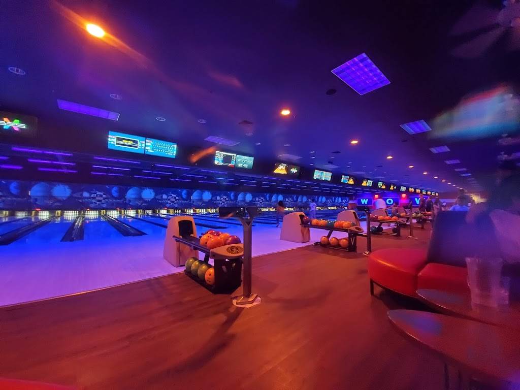 Bowlero Manteca | restaurant | 1251 E Yosemite Ave, Manteca, CA 95336, USA | 2098242889 OR +1 209-824-2889