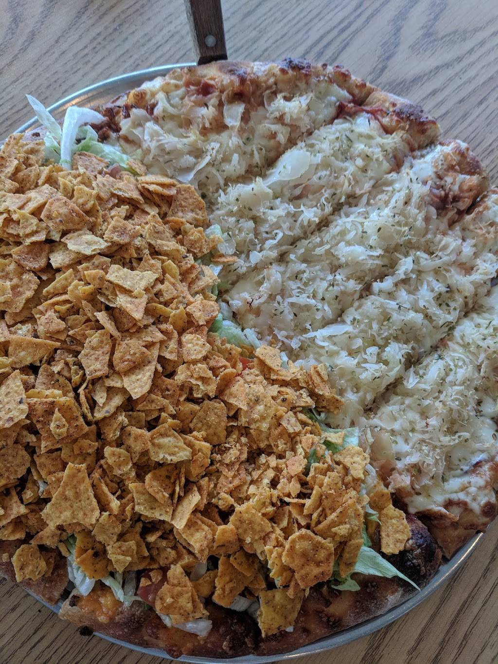 Harris Pizza | restaurant | 524 E Locust St, Davenport, IA 52803, USA | 5633222411 OR +1 563-322-2411