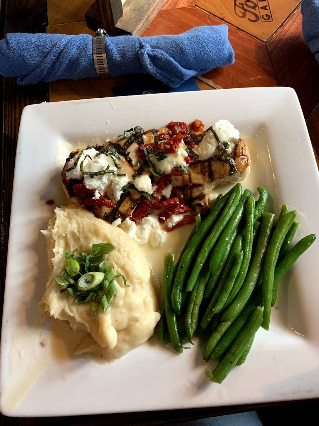 Fords Garage | restaurant | 21367 Michigan Ave, Dearborn, MI 48124, USA | 3137523673 OR +1 313-752-3673