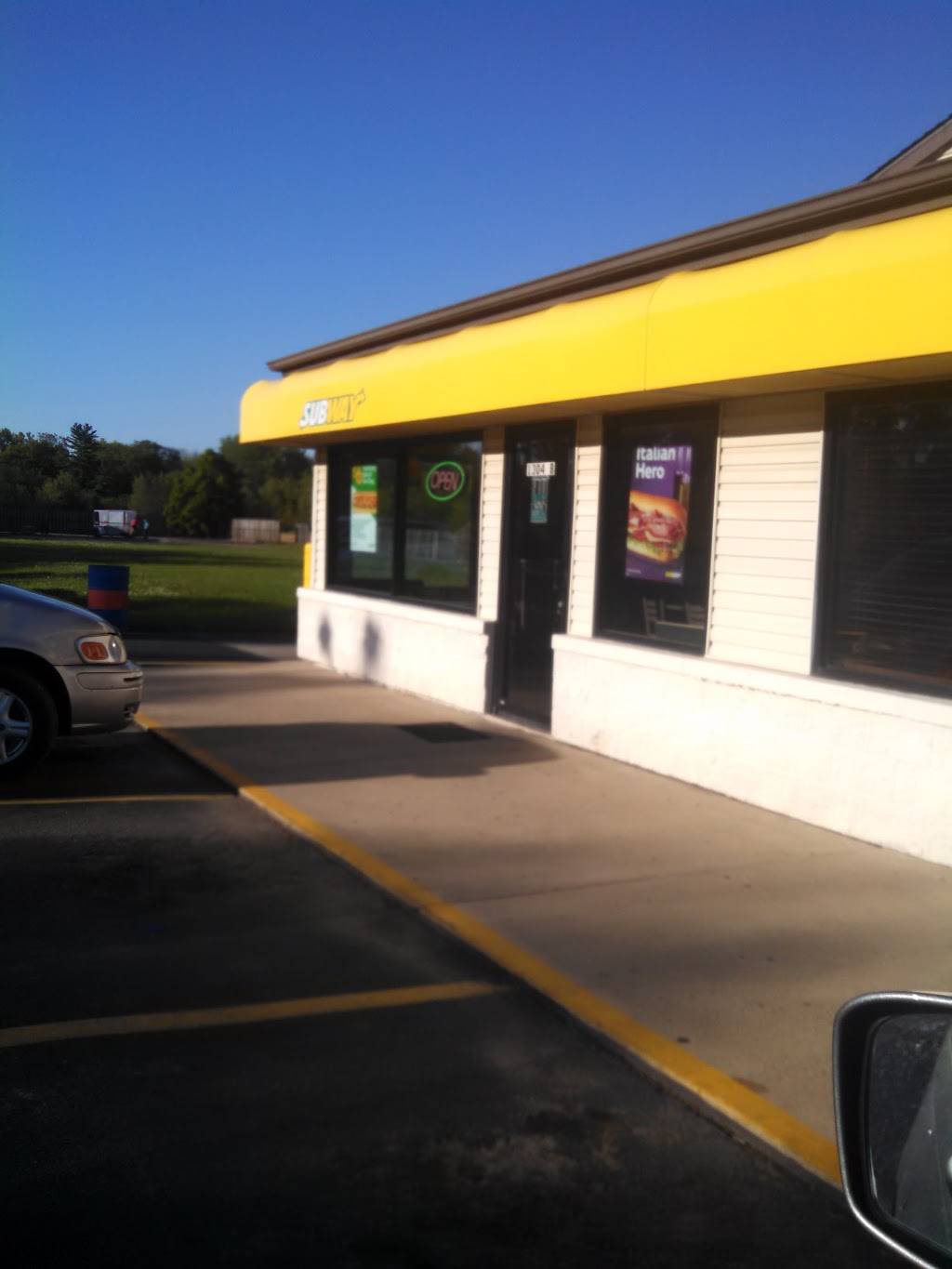 Subway | restaurant | 1304 N 7th St, Riverton, IL 62561, USA | 2176297861 OR +1 217-629-7861