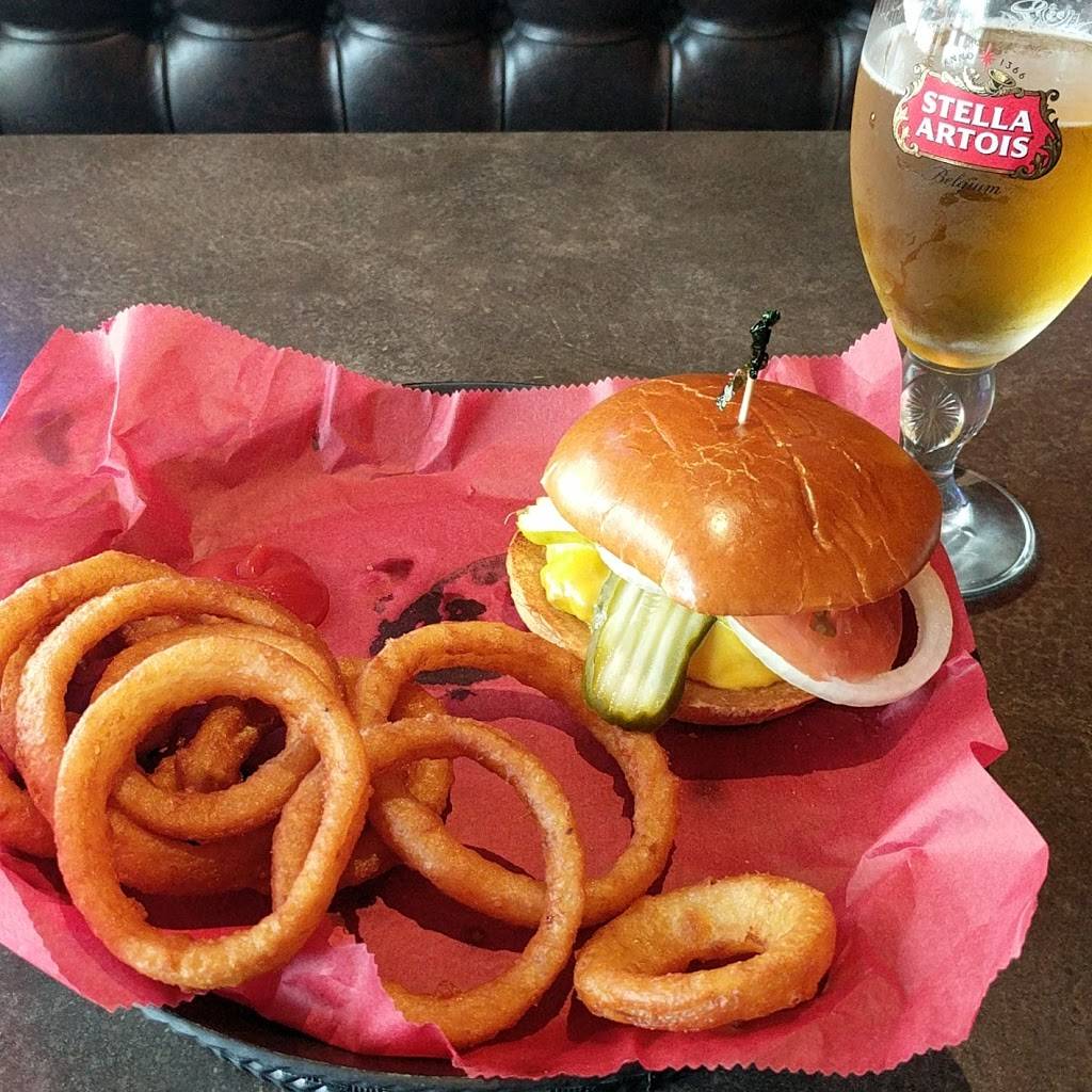 Guidos Bar & Grill | restaurant | 2 E Main St, Champaign, IL 61820, USA | 2173593148 OR +1 217-359-3148