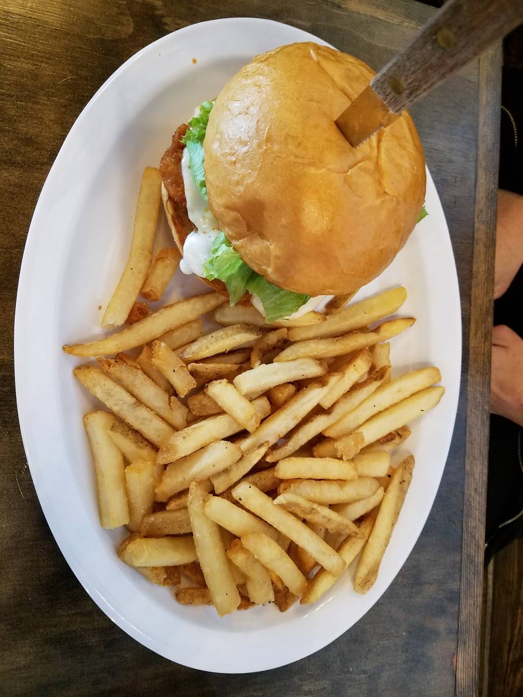 Bookmakers Burgers Bourbon Brews | restaurant | 25791 E Smoky Hill Rd #50, Aurora, CO 80016, USA | 3033538298 OR +1 303-353-8298