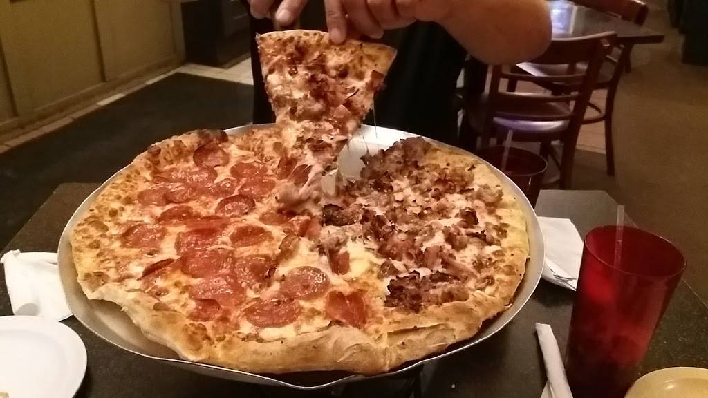 Riedys Tavern | restaurant | 219 S Cochran Ave, Charlotte, MI 48813, USA | 5175437777 OR +1 517-543-7777