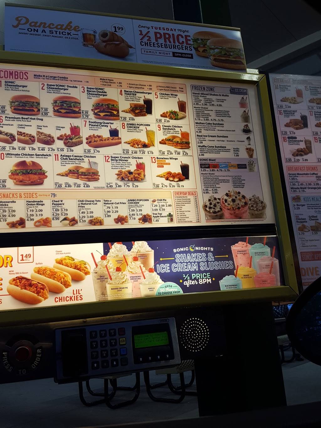 Sonic Drive-In | restaurant | 960 N Main St, Madisonville, KY 42431, USA | 2708253980 OR +1 270-825-3980