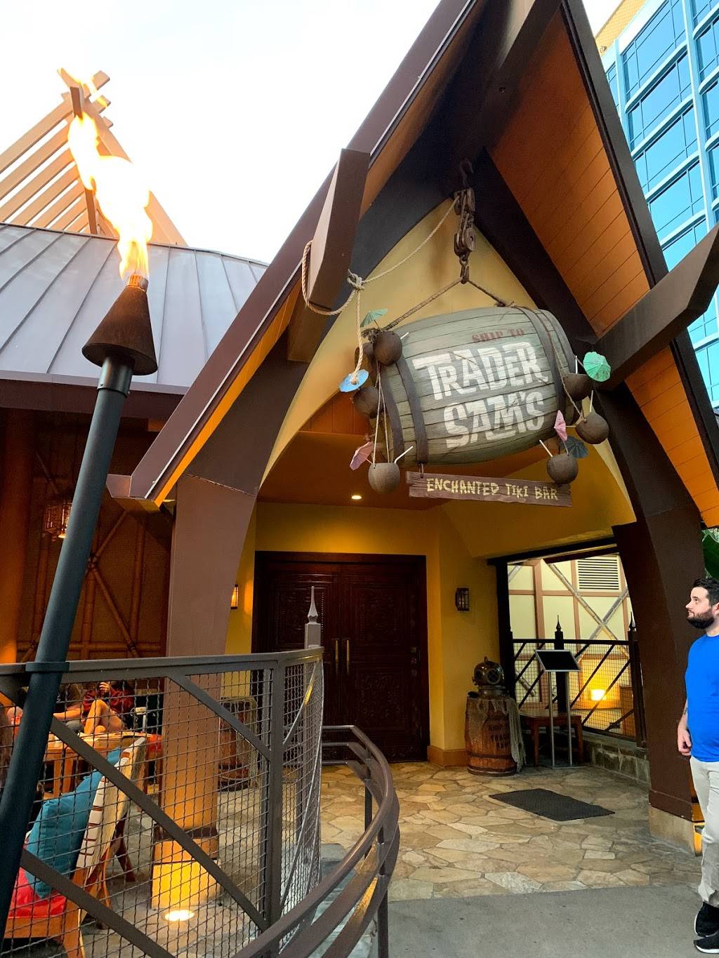 Trader Sams Enchanted Tiki Bar | restaurant | 1150 Magic Way, Anaheim, CA 92802, USA | 7147813463 OR +1 714-781-3463