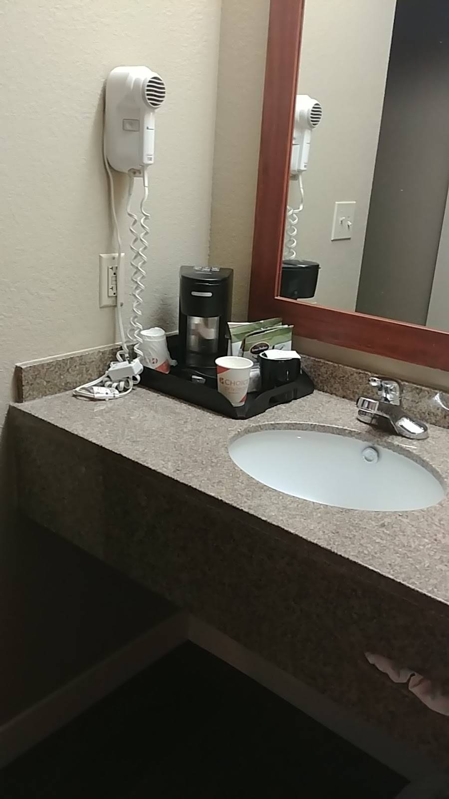 Comfort Suites | restaurant | 1408 E. Broadway, Mattoon, IL 61938, USA | 2176190480 OR +1 217-619-0480