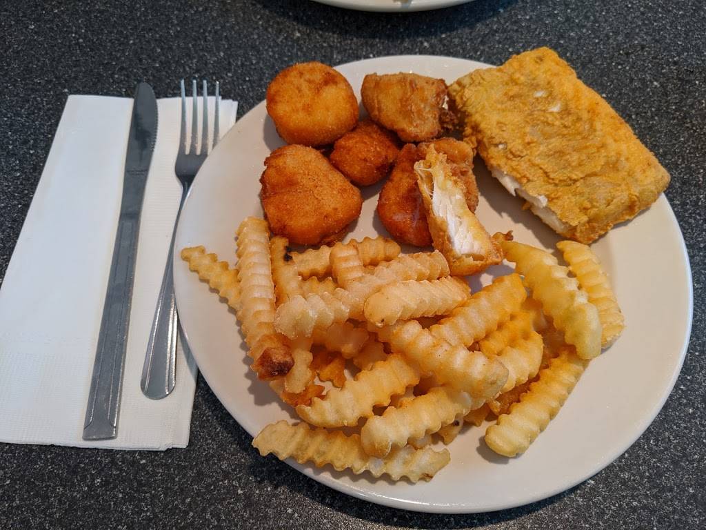 Huots Seafood Restaurant | restaurant | 29 Eastern Avenue, Camp Ellis Beach, Saco, ME 04072, USA | 2072821642 OR +1 207-282-1642