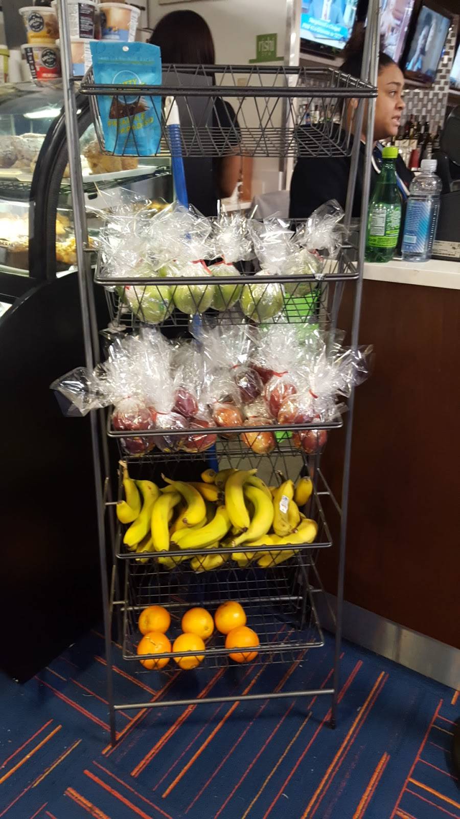 Revive Bar | restaurant | LaGuardia Rd, East Elmhurst, NY 11371, USA | 7185333400 OR +1 718-533-3400