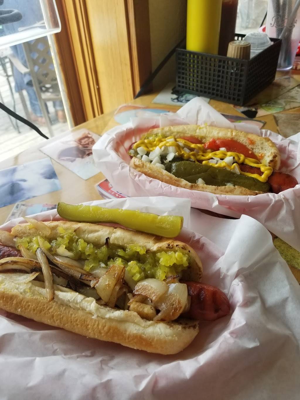 Des Moines DogHouse | meal takeaway | 22302 Marine View Dr S, Des Moines, WA 98198, USA | 2068241794 OR +1 206-824-1794