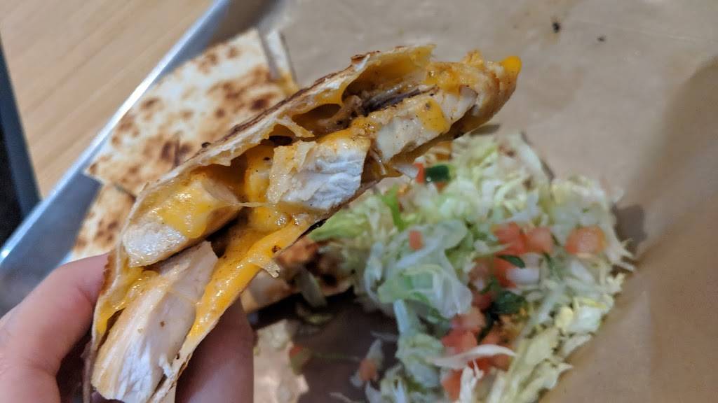 Buffalo Wild Wings | restaurant | 907 W Marketview Dr, Champaign, IL 61822, USA | 2173784400 OR +1 217-378-4400