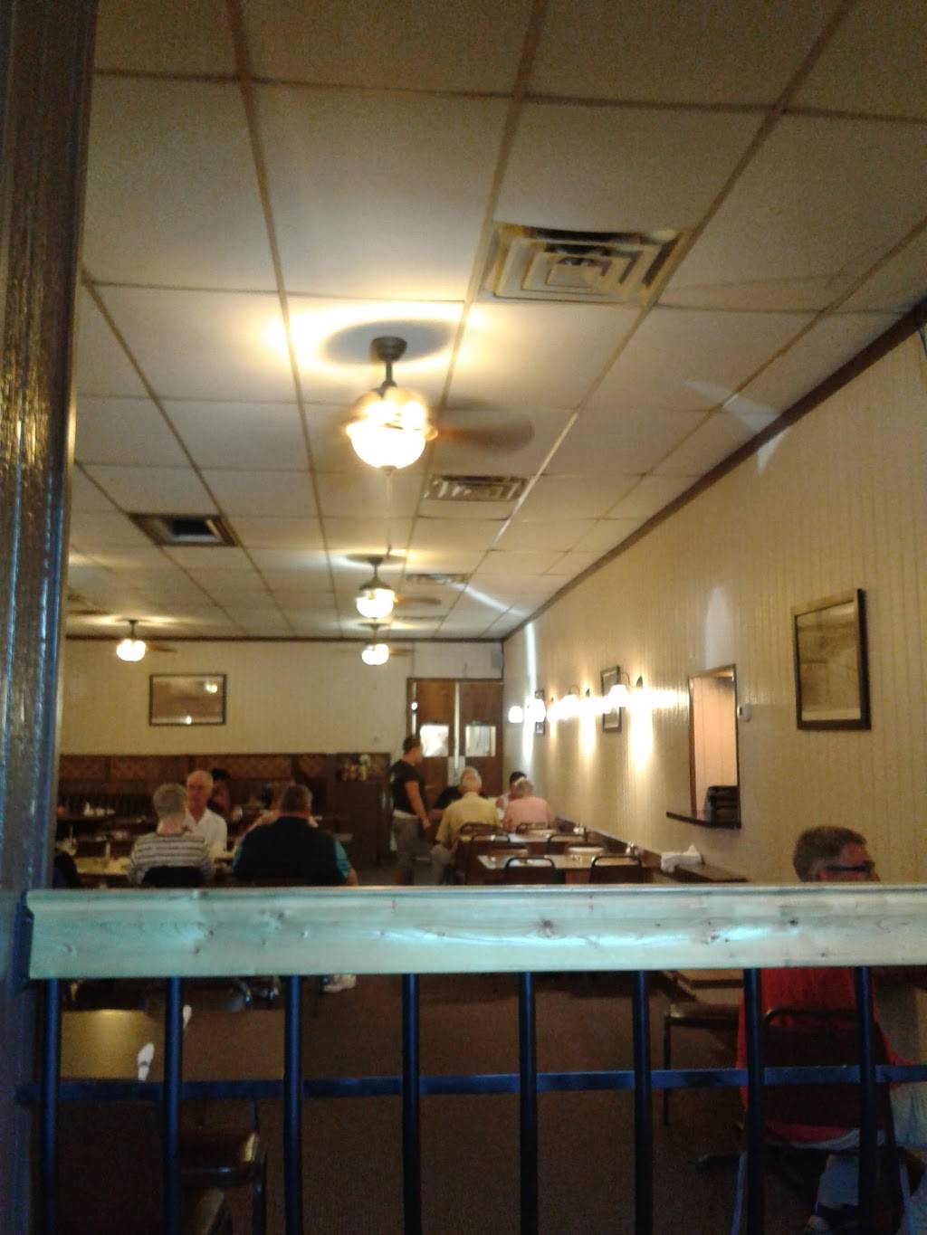 Tailwinds Steakhouse | restaurant | 200 E South 2nd St, Findlay, IL 62534, USA | 2177568654 OR +1 217-756-8654