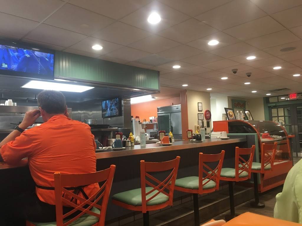 Sweeties Diner | restaurant | South 2625, 5998, US-1, Fort Pierce, FL 34982, USA | 7728283720 OR +1 772-828-3720