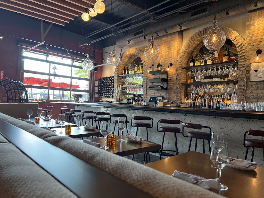Davanti Enoteca | restaurant | 47 E Chicago Ave #144, Naperville, IL 60540, USA | 6303280280 OR +1 630-328-0280