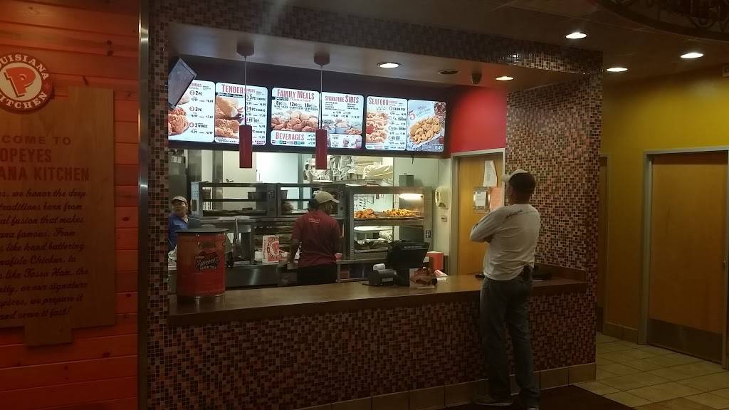 Popeyes Louisiana Kitchen | restaurant | 1567 W National Ave, Milwaukee, WI 53204, USA | 4146499989 OR +1 414-649-9989
