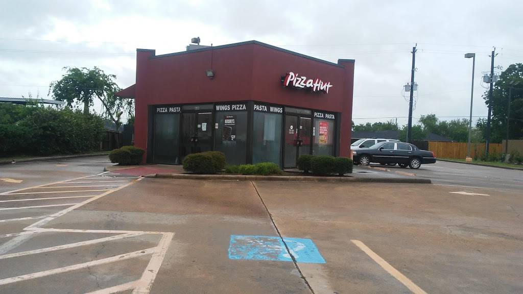 Pizza Hut | restaurant | 8400 W Bellfort Ave, Houston, TX 77071, USA | 7137716161 OR +1 713-771-6161