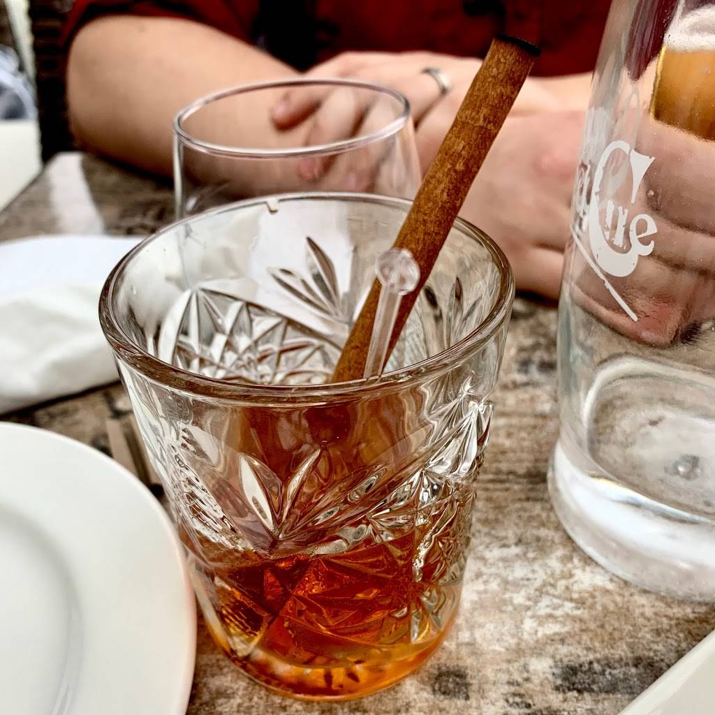 The Crooked Cue | restaurant | 3056 Bloor St W, Etobicoke, ON M8X 1C4, Canada | 4162367736 OR +1 416-236-7736