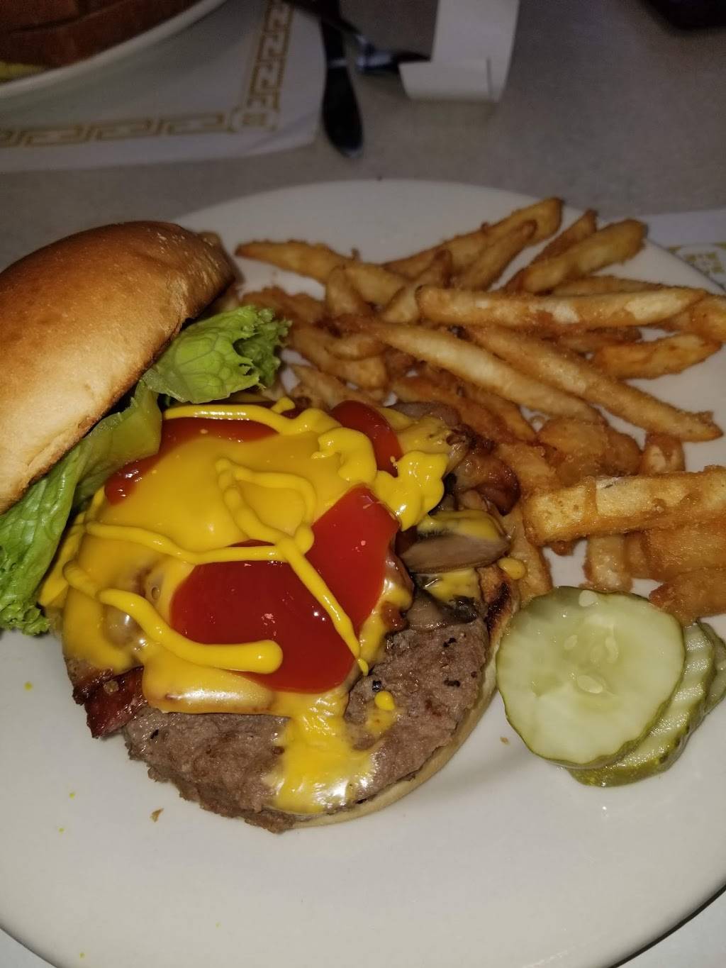 Landmark Restaurant | restaurant | 7424 Market St, Youngstown, OH 44512, USA | 3309656199 OR +1 330-965-6199