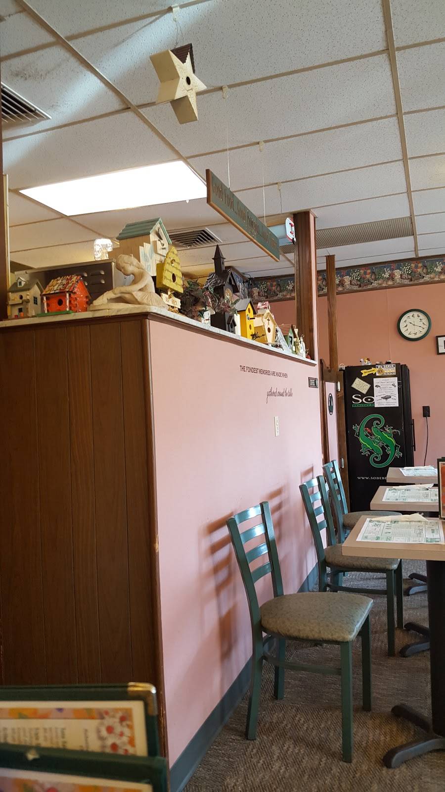 Beckys Place | restaurant | 603 Scenery Dr, Elizabeth, PA 15037, USA | 4127516200 OR +1 412-751-6200