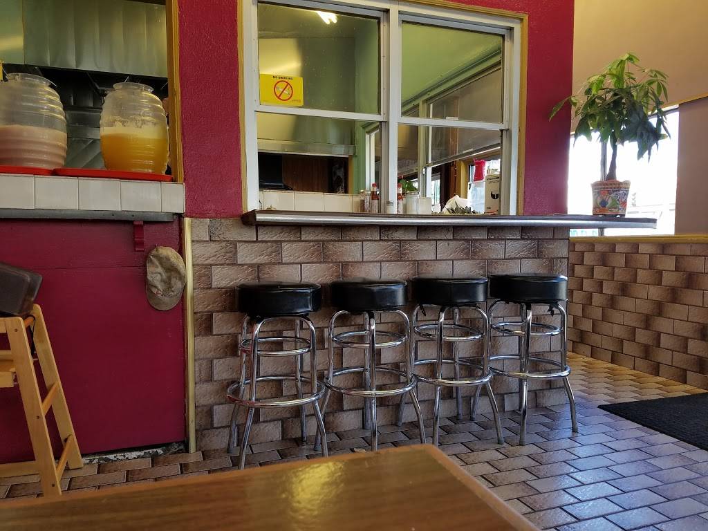 El Chalateco | restaurant | 1540 W Adams Blvd, Los Angeles, CA 90007, USA | 3237334184 OR +1 323-733-4184