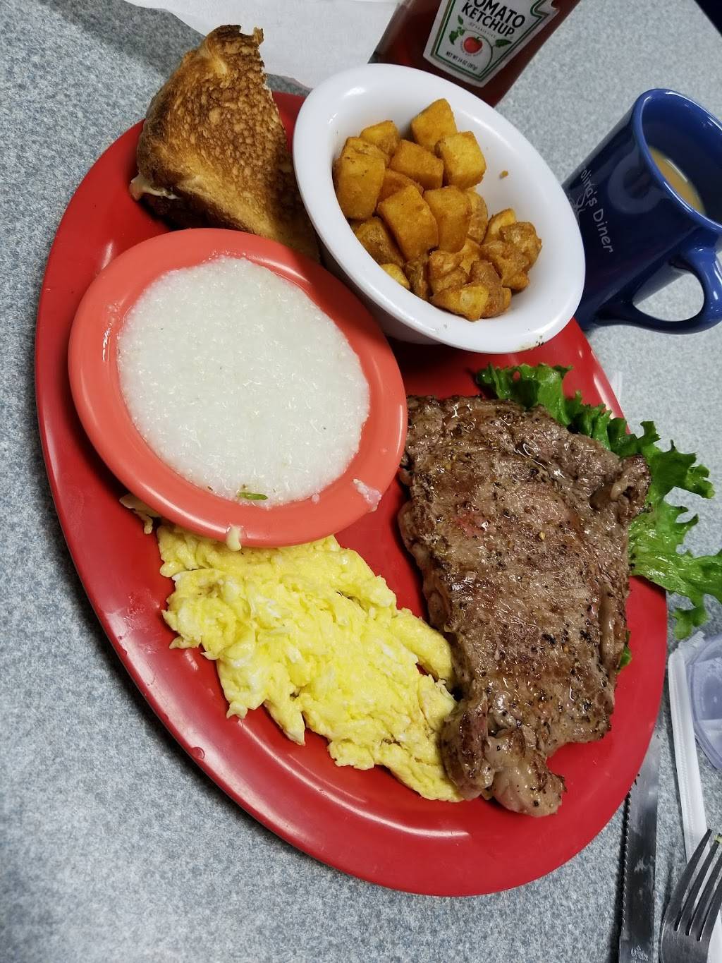 Carolinas Diner | restaurant | 5605 W Friendly Ave Ste E, Greensboro, NC 27410, USA | 3362979363 OR +1 336-297-9363