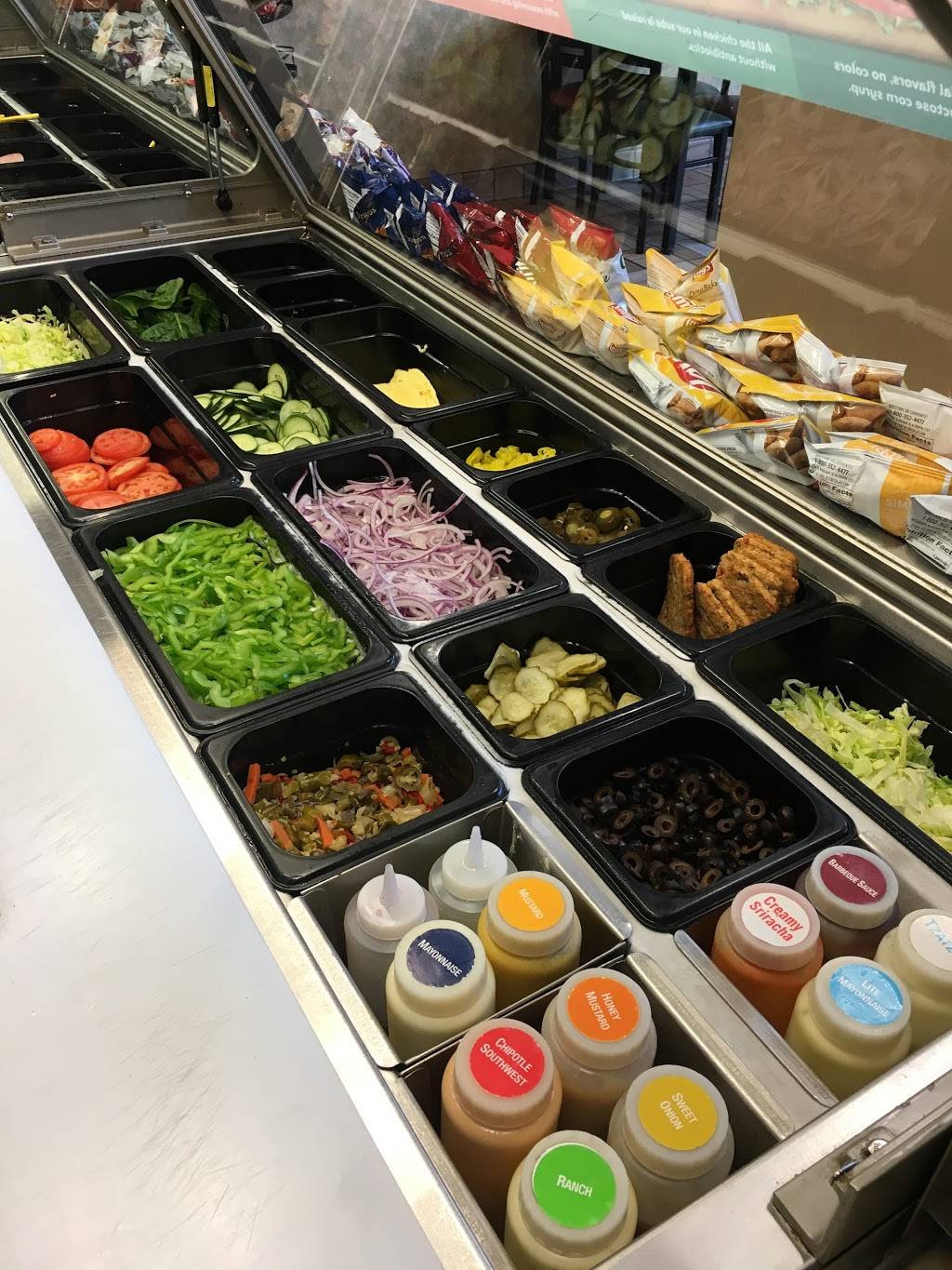 Subway Restaurants | restaurant | 5 E Downer Pl, Aurora, IL 60505, USA | 6308014282 OR +1 630-801-4282