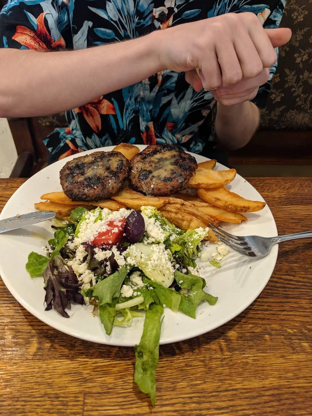 Mezes Greek Taverna | restaurant | 10040 Pines Blvd, Pembroke Pines, FL 33024, USA | 9544301725 OR +1 954-430-1725