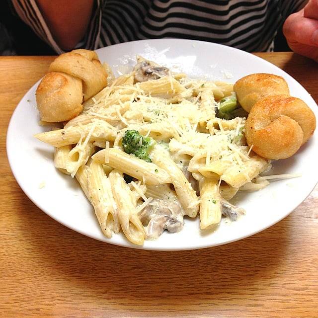 Garlic Knot | restaurant | 13041 W Alameda Pkwy, Lakewood, CO 80228, USA | 3039865668 OR +1 303-986-5668